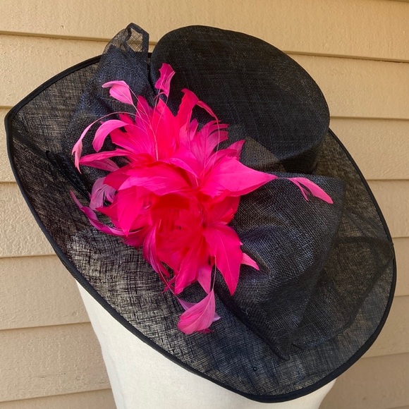 Gorgeous Derby Hat Flax Black W/Fuchsia Feathers - Picture 1 of 15
